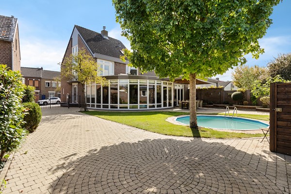 Photo - For sale: UNIQUE OPPORTUNITY! DETACHED, ABUNDANT SPACE. SCHEDULE YOUR VIEWING!